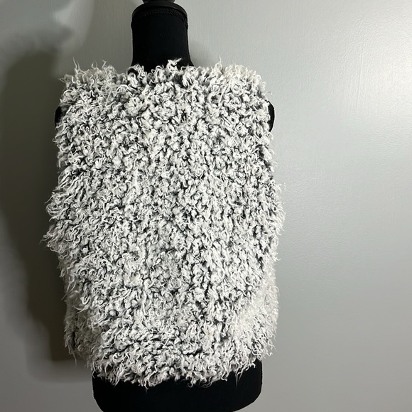 ME JANE Faux Fur Shag Vest - Picture 3 of 4